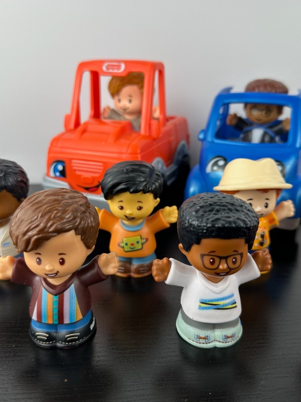 Fisher Price Little People Blue Electric Car, Pick Up Truck & 13 Boy Figurines - Picture 2 of 8